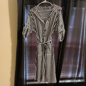 LARGE - BLACK&WHITE KNEE DRESS